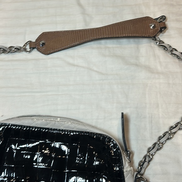 GUESS Purse black with sliver chain - Picture 6 of 13